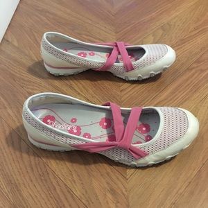 Sketchers pink white shoes size 10 used